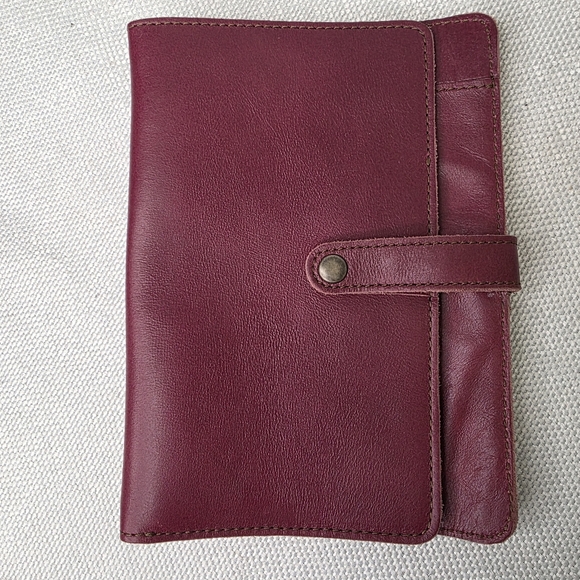 Planner Perfect Burgundy Leather Travelers Notebook - B6 Size - Picture 3 of 11